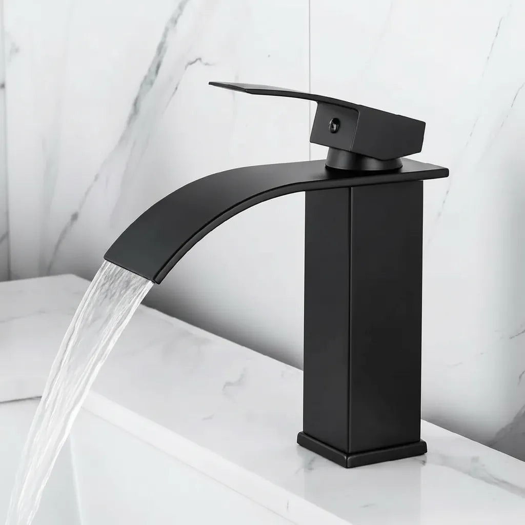 Canilla cascada monocomando negro mate para baño