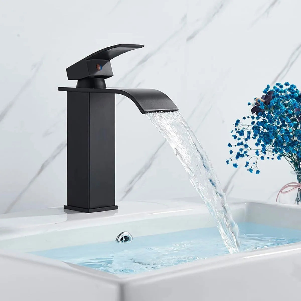 Canilla cascada monocomando negro mate para baño