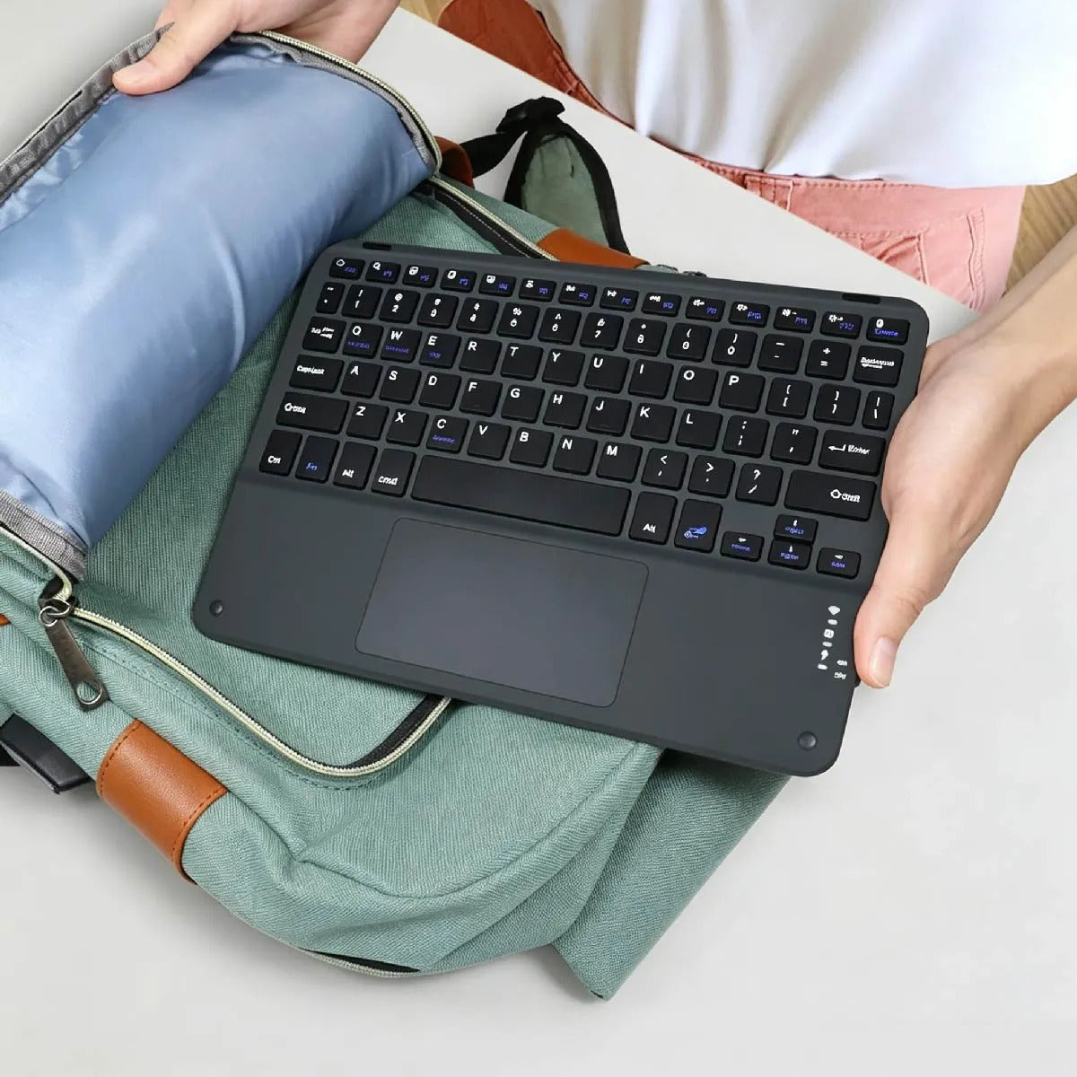 Teclado Bluetooth con touchpad Negro
