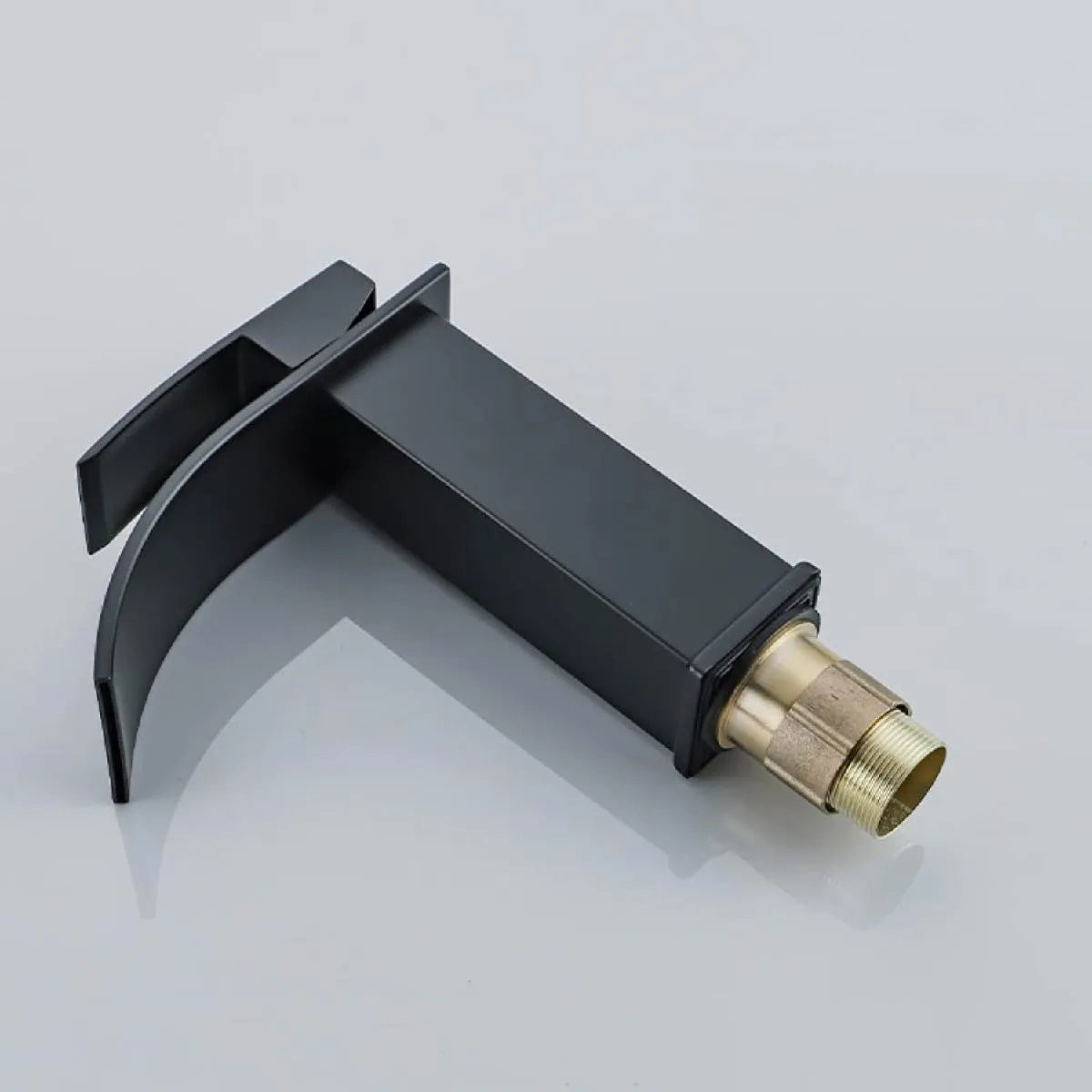 Canilla cascada monocomando negro mate para baño